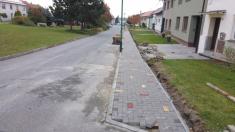 Rekonstrukce chodníku od autobusové zastávky